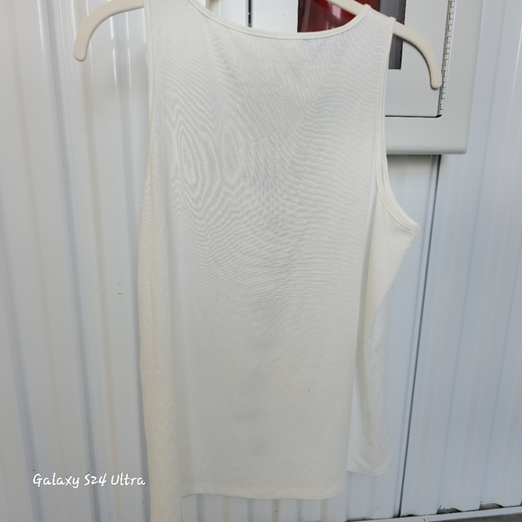 White Floral Women's Top - Picture 8 of 8